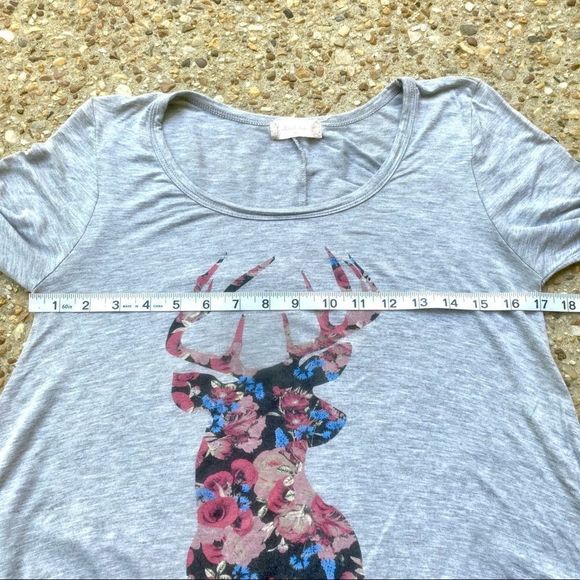 Altar’d State Gray Floral Deer Loose Tunic Top M - Picture 5 of 11